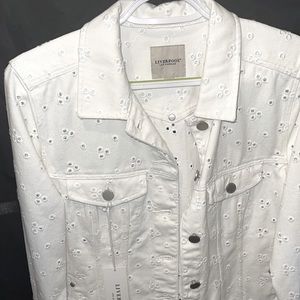 💧 Liverpool 💦 Women’s size Small. All White, see who’s clean, at night.